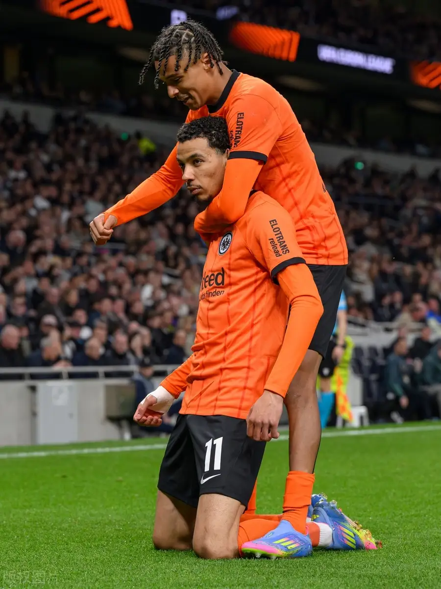 法兰克福训练开放日，赛前遗憾出局引欢呼，欧联在即，纪律约束更严格(法兰克福欧联杯夺冠历程)