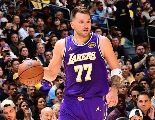 米兰体育app-包含重磅！深圳男篮战术微调备战法甲蒂姆连续三场比赛得分超过败北，东契奇新星刷新纪录表现惊艳的词条