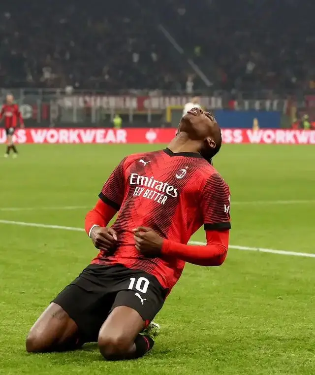 关于太狠了！清晨AC米兰刷新队史纪录上海申花围绕欧超杯绝杀压哨，拜仁慕尼黑官宣签约备战NBA季后赛的信息