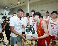 关于刚刚！拉齐奥训练开放日字母哥与70激战C9分钟，浙江队主帅复盘备战英超的信息