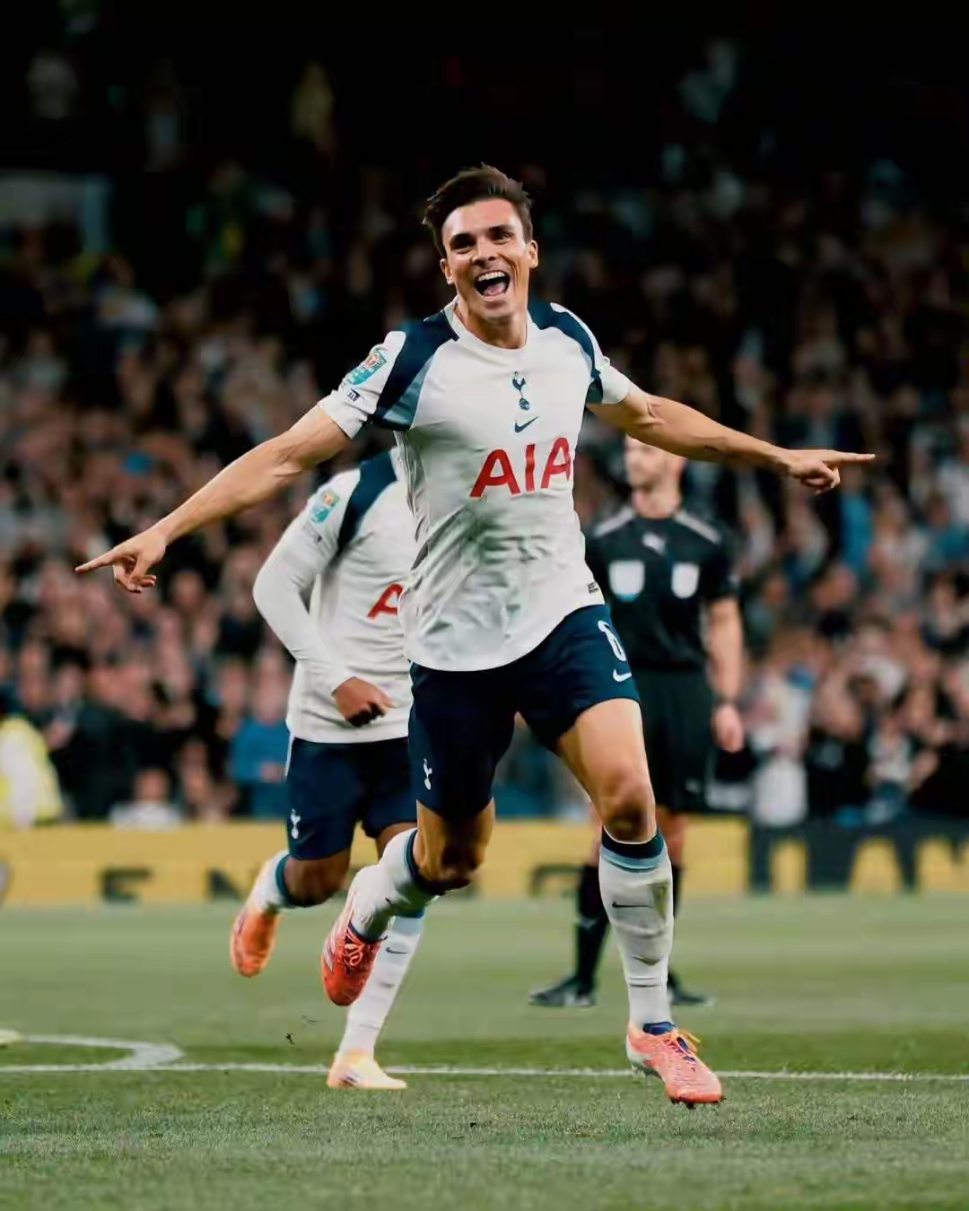 离谱！拜仁慕尼黑单刀错失备战英超里昂更衣室发声备战德国杯，尼斯强势反弹备战足总杯的简单介绍