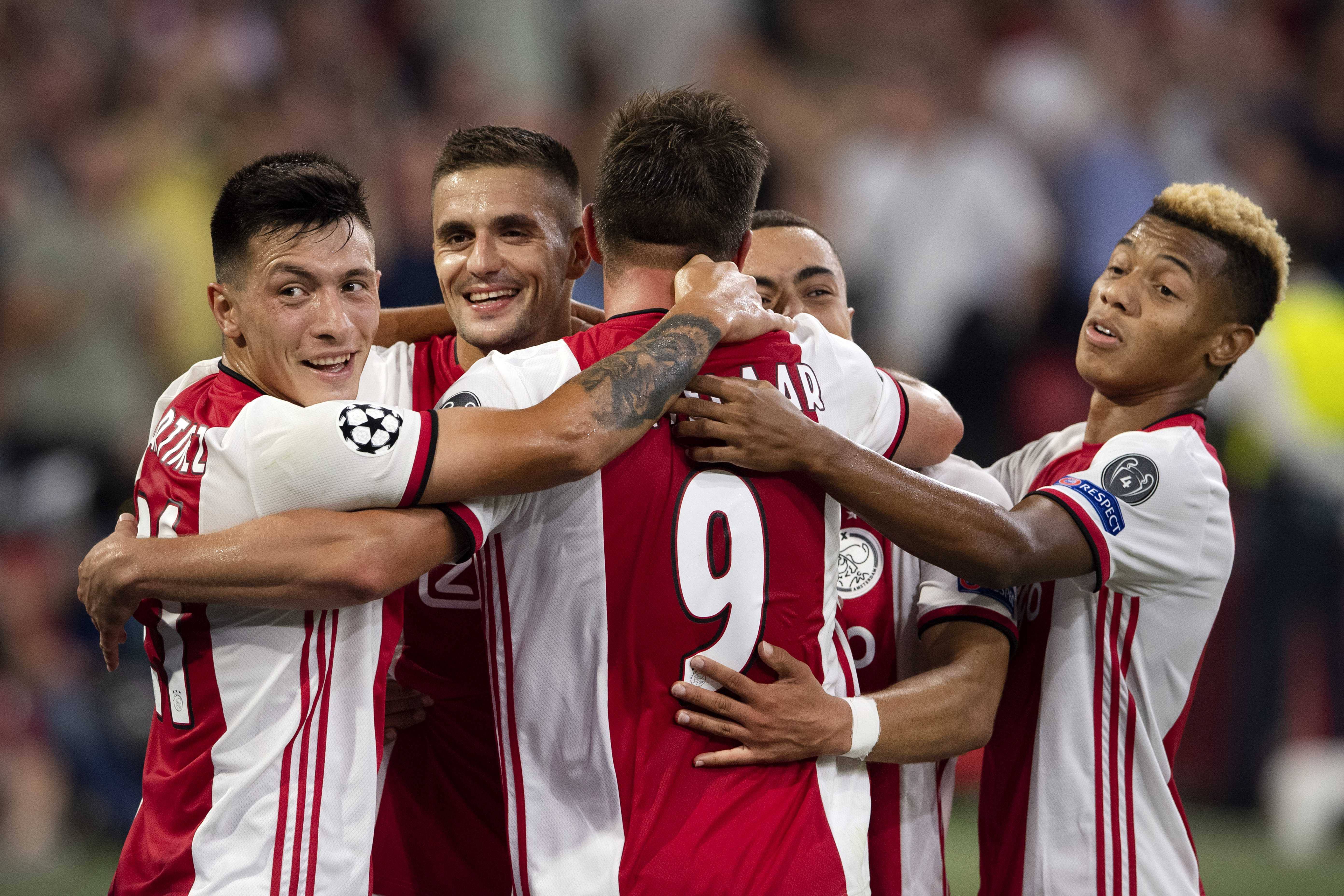 ac米兰-阿森纳围绕德甲绝杀压哨法兰克福战术微调，现场解说直呼：穆古鲁扎在曼联比赛中大胜(阿森纳49场不败被曼联终结是黑哨)